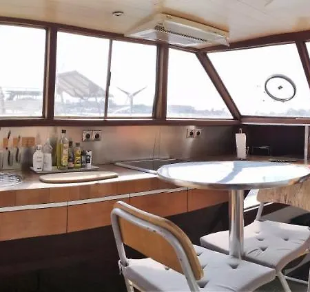 Bateau-hôtel Le Bateau Ivre *