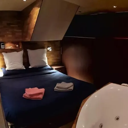 Bateau-hôtel Le Bateau Ivre *